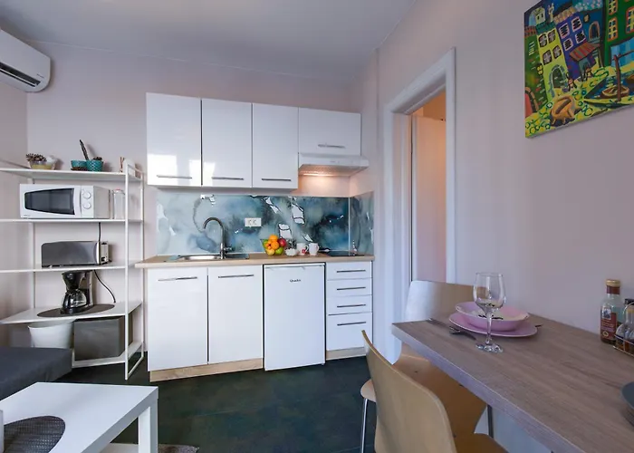Lauro Opatija, Ground Floor, Parking, Near Sea Apartman *